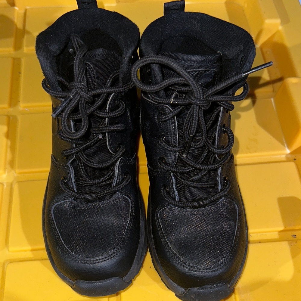 Nike Manoa Kids Black Lace-Up Boots